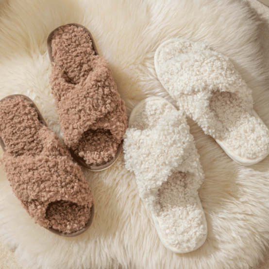 Skin -friendly plush slippers 