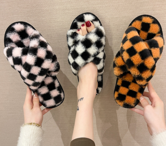 Skin -friendly plush slippers 
