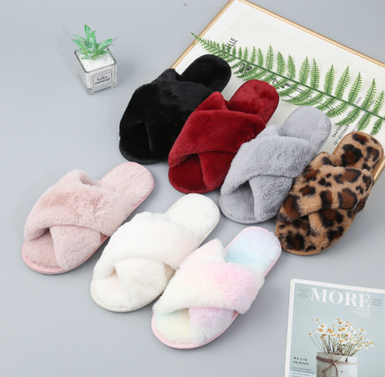 Skin -friendly plush slippers 