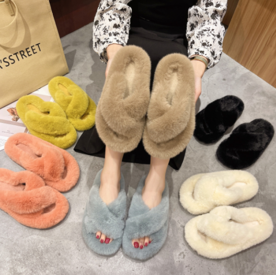 Skin -friendly plush slippers 